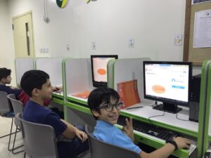 أهمية الحاسوب للطالب والمعلم - مدارس أضواء الهداية