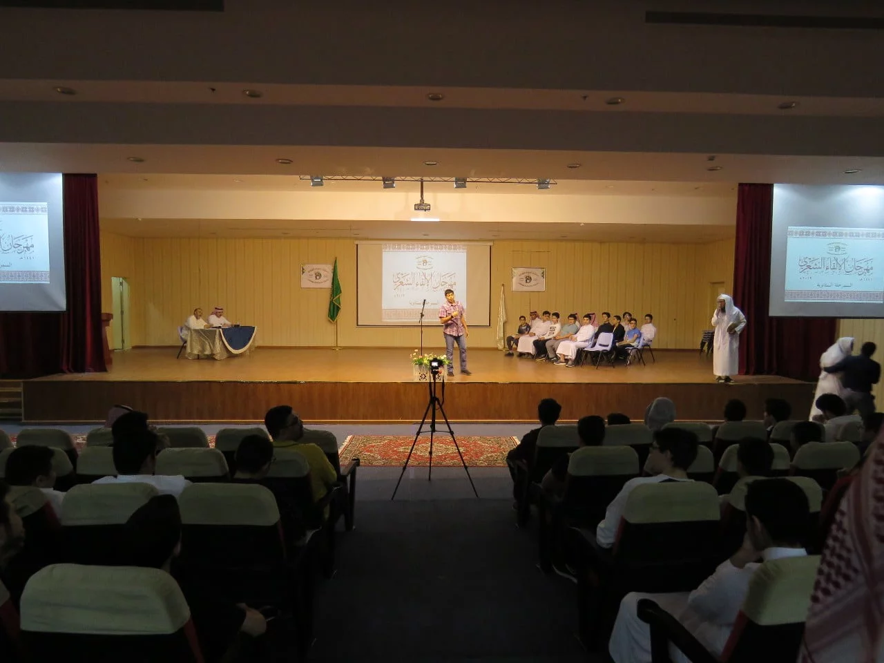 امدارس أضواء الهداية - الخطابة والإلقاء الشعري والتأليف