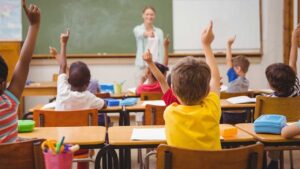 كيف تختار المدرسة الأفضل لطفلك , مدرسة دولية في الرياض , الأنشطة اللاصفية , المنهاج الدراسي , الكادر التعليمي , المدرسة الأنسب لطفلك , كيفية اختيار المدرسة الأفضل , مدرسة خاصة في الرياض